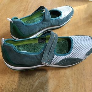 NEW! Aetrex Litzy leather/fabric shoe/sneaker 10M